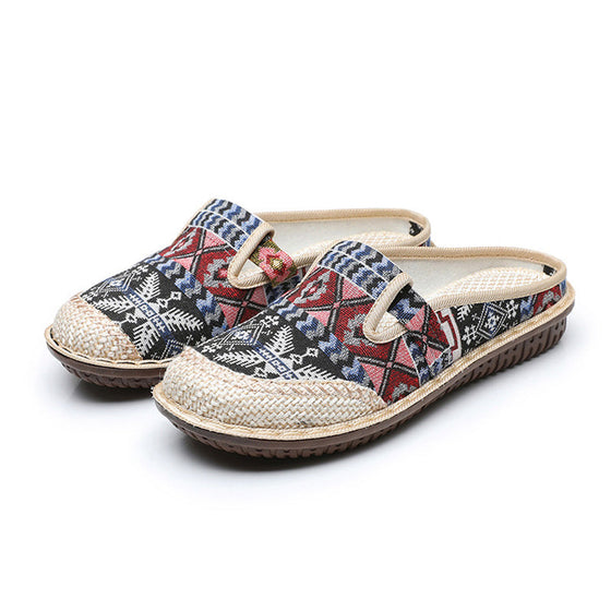 Andningsbara sandaler med flätade blommor