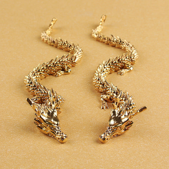 Gyllene drake med rörliga leder