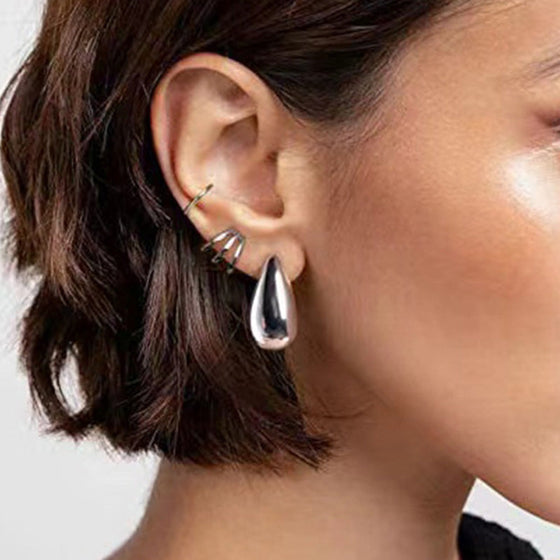 Enkla örhängen med vattendroppar