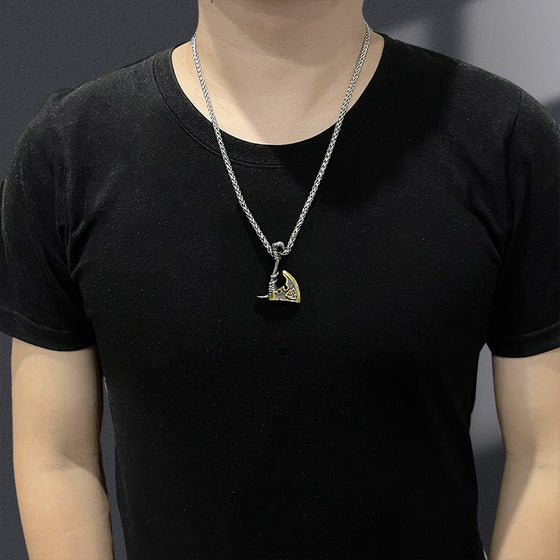 Halsband med nordisk viking yxa