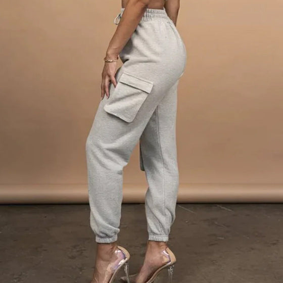 Avslappnade enfärgade sweatpants och tanktop