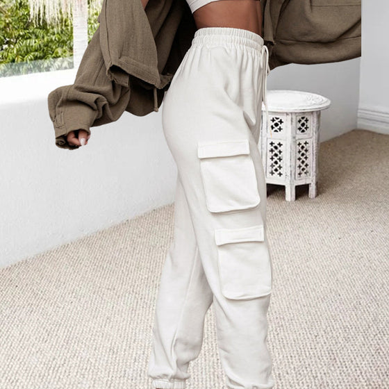 Avslappnade enfärgade sweatpants och tanktop