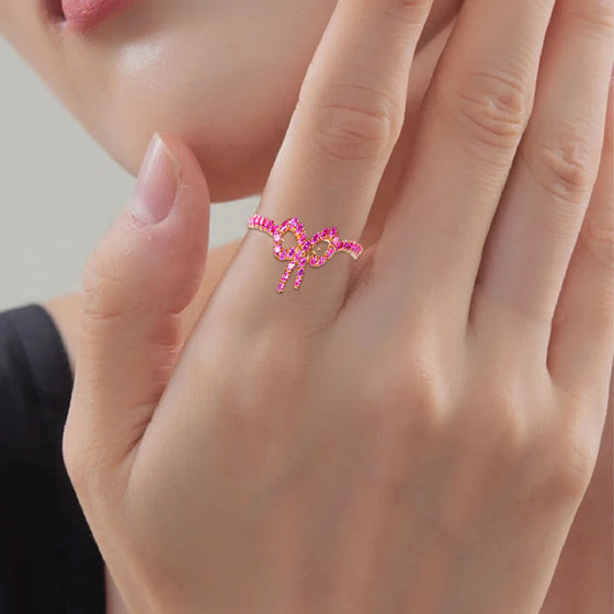 Damers ring med bågspänne