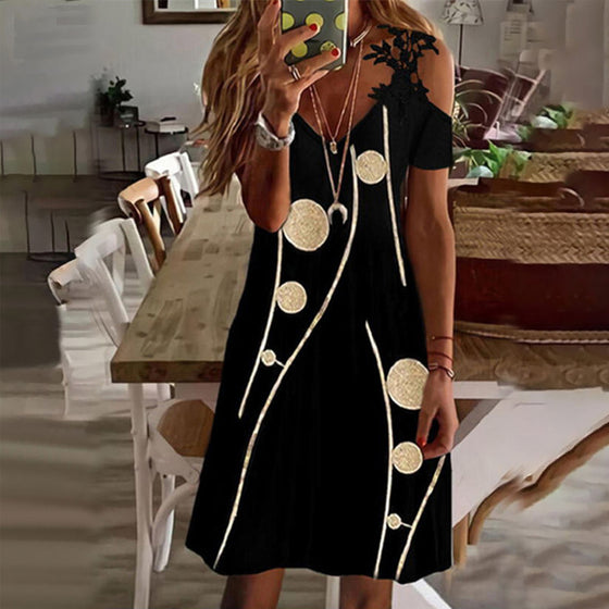 Blommig strandsolklänning med kalla axlar