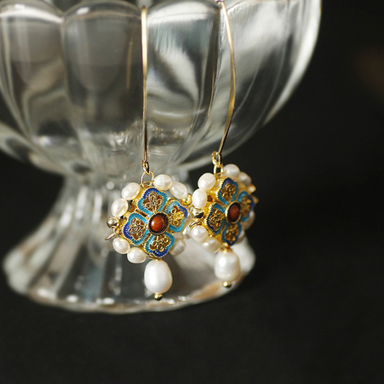 Emalj charm örhängen