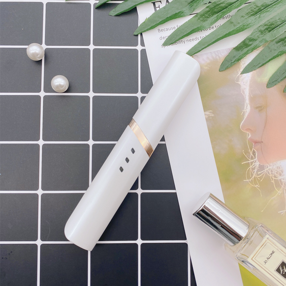 Elektrisk uppvärmd ögonfransböjare