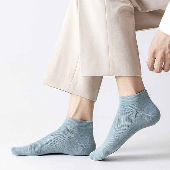 Herrstrumpor i andningsbart material för att motverka dålig lukt