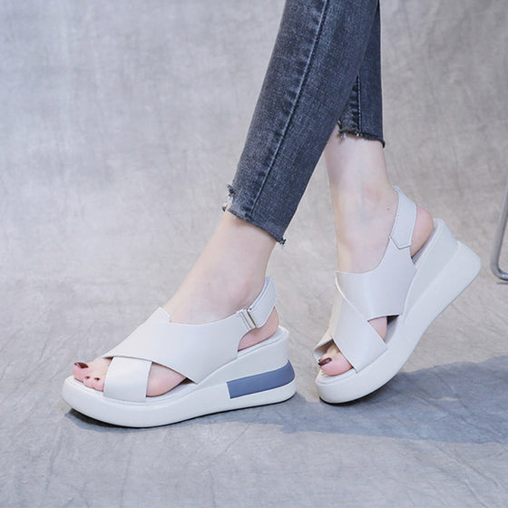 Damtofflor och sandaler med öppen tå och fiskmun