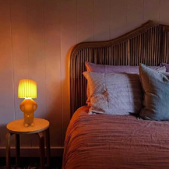 En liten blyg man kreativ lampa