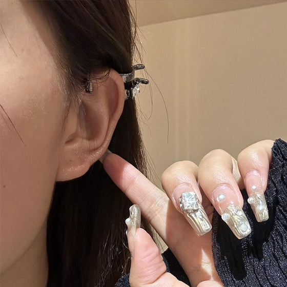 Fe-hår och öronklämmor