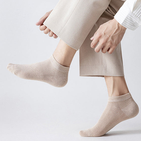 Herrstrumpor i andningsbart material för att motverka dålig lukt