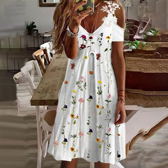 Blommig strandsolklänning med kalla axlar