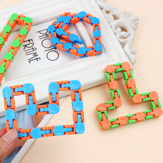 24 Länkspårar Snap and Klick Fidget -leksaker, slumpmässiga Färger