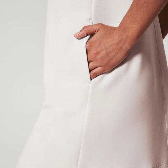 Ärmlös klänning med fickor