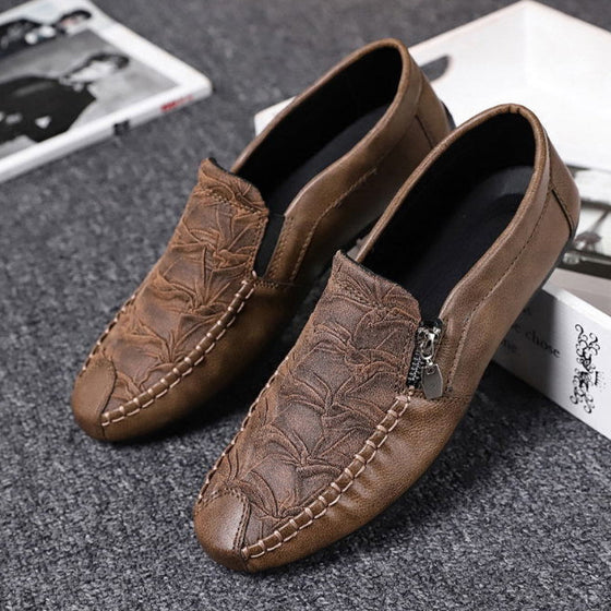 Skrynklig avslappnad läderskor med mjuk sula