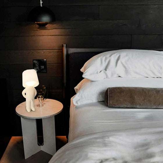 En liten blyg man kreativ lampa