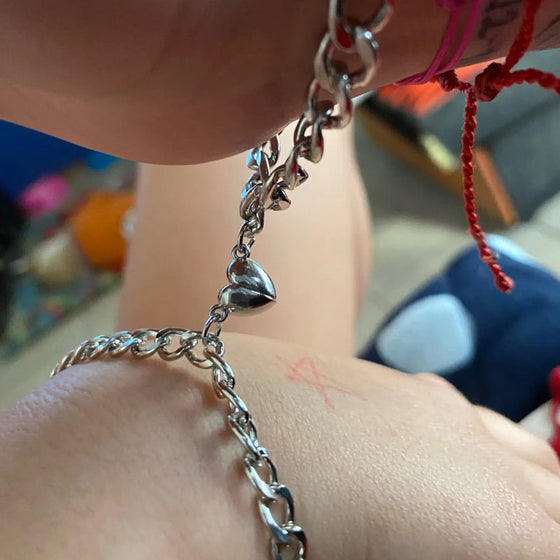 Magnetiska hjärtarmband för vackra par