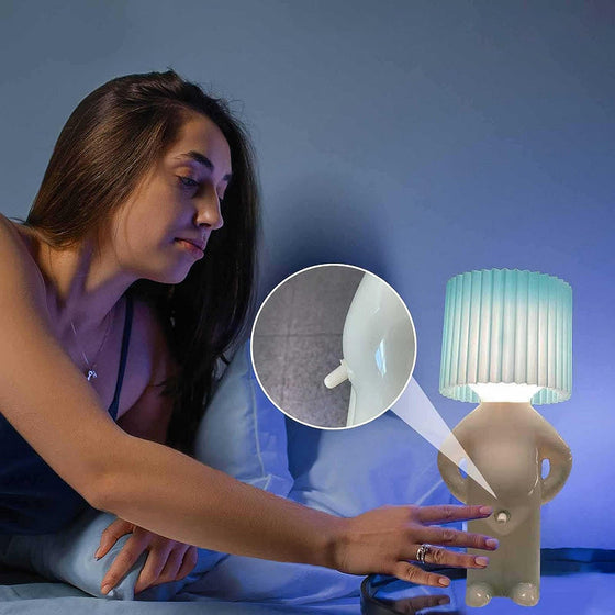 En liten blyg man kreativ lampa