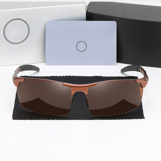 Herrsolglasögon med fotokromatiska linser och antireflekterande polariserade linser