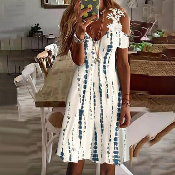 Blommig strandsolklänning med kalla axlar