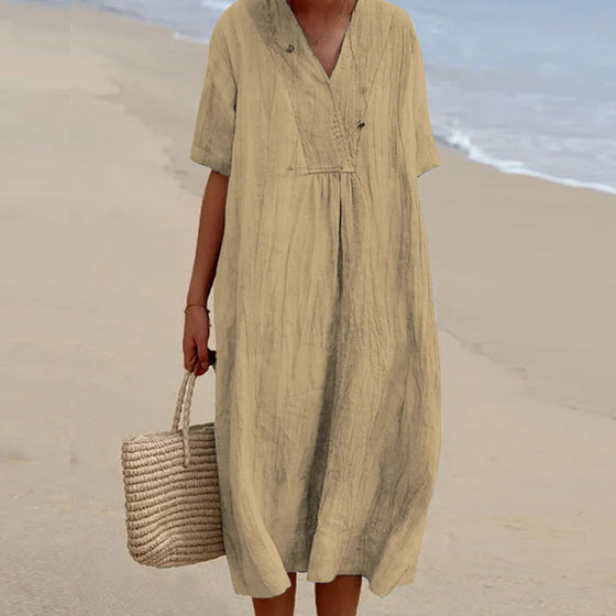 Enfärgad Klänning med V-ringad hals med kortärmad design.