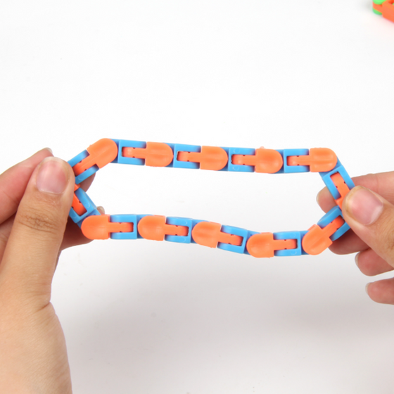 24 Länkspårar Snap and Klick Fidget -leksaker, slumpmässiga Färger