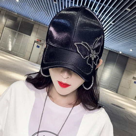 Basebollkeps med fjärilsljus strass