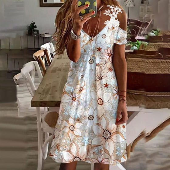 Blommig strandsolklänning med kalla axlar