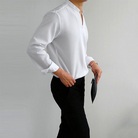 V-ringad enfärgad långärmad skjorta