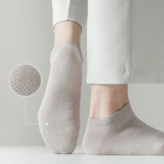 Herrstrumpor i andningsbart material för att motverka dålig lukt