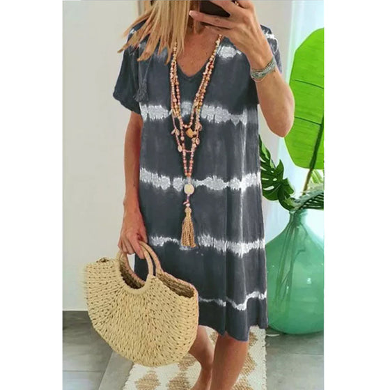 Kortärmad klänning med tie-dye tryck