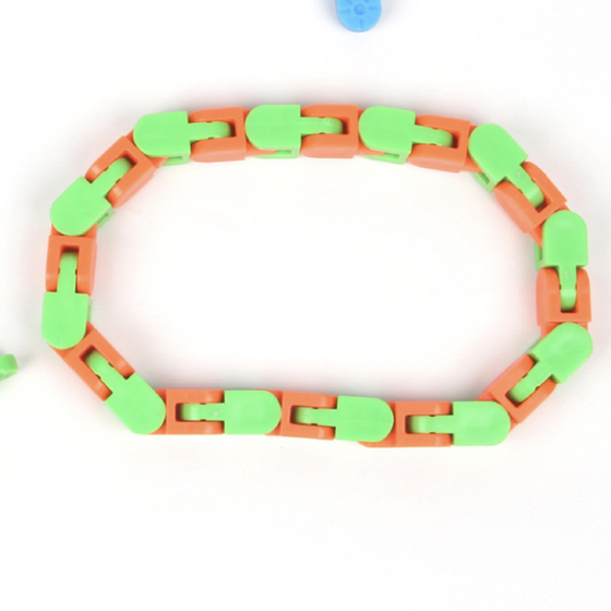 24 Länkspårar Snap and Klick Fidget -leksaker, slumpmässiga Färger