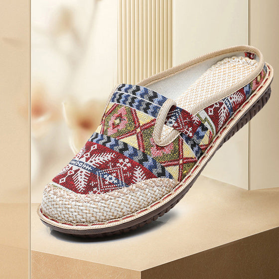 Andningsbara sandaler med flätade blommor