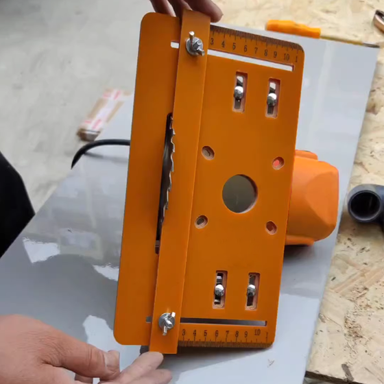 Bottenplatta för skärmaskin