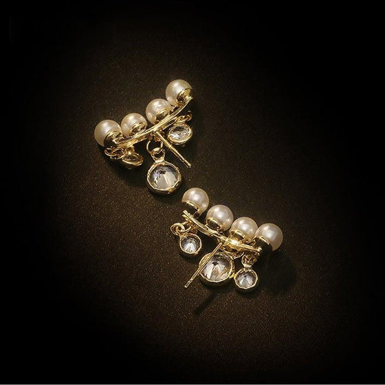 Böjda pärltofs korta örhängen