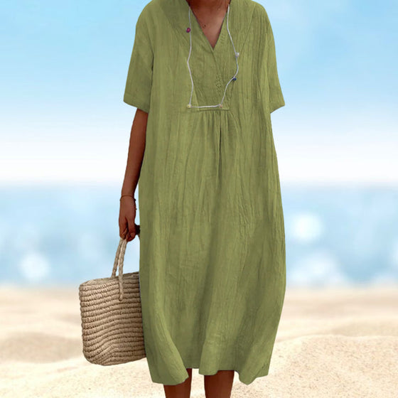 Enfärgad Klänning med V-ringad hals med kortärmad design.