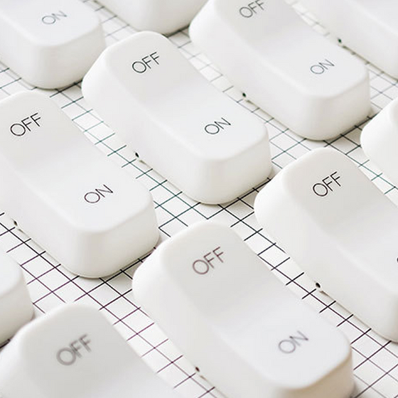 LED-lampa med strömbrytare och uppladdningsbart batteri