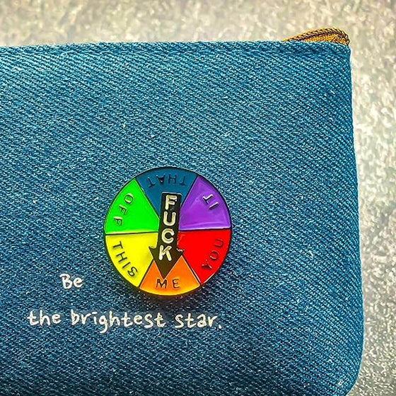 Roligt emaljstiftsmärke