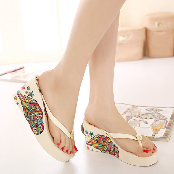 Lyckliga fågelmönster strand utomhustofflor