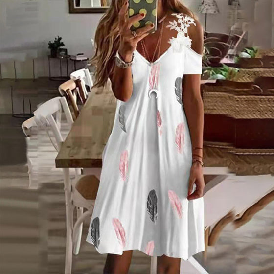 Blommig strandsolklänning med kalla axlar