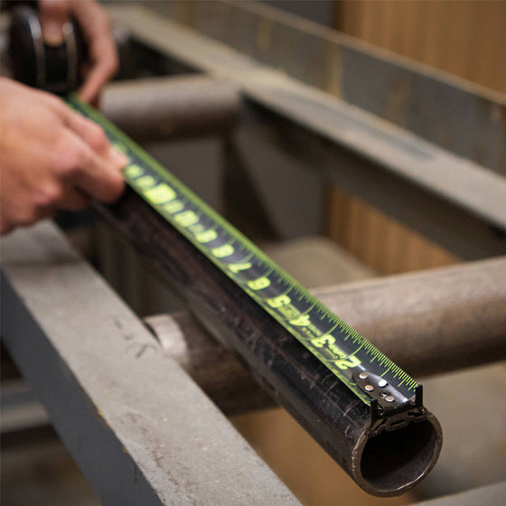 Mätband av fluorescerande stål