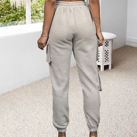 Avslappnade enfärgade sweatpants och tanktop