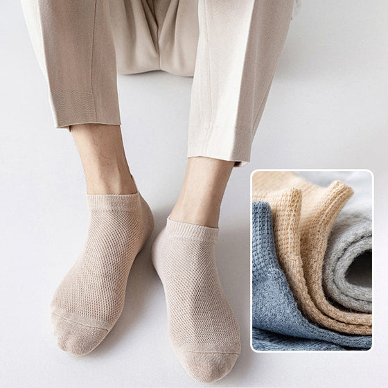 Herrstrumpor i andningsbart material för att motverka dålig lukt