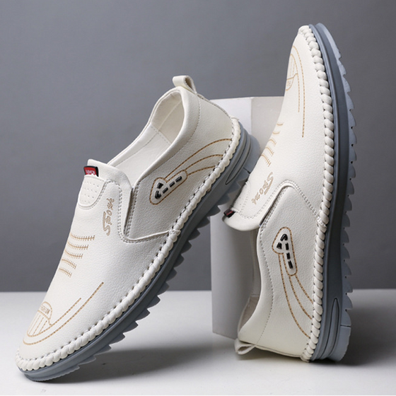 Handsydda, andningsbara läderskor med mjuk yta och senesula