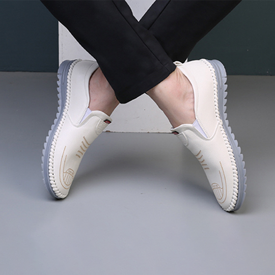 Handsydda, andningsbara läderskor med mjuk yta och senesula