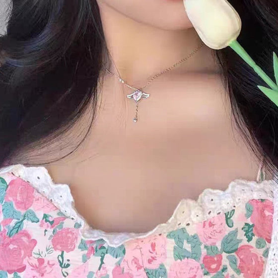 Cupid Heart Halsband med rörliga vingar