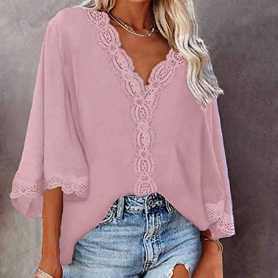 Utsvängd ärm med v-ringad spetsblus